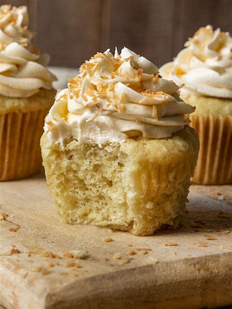 How many sugar are in vegan coconut cupcake - calories, carbs, nutrition