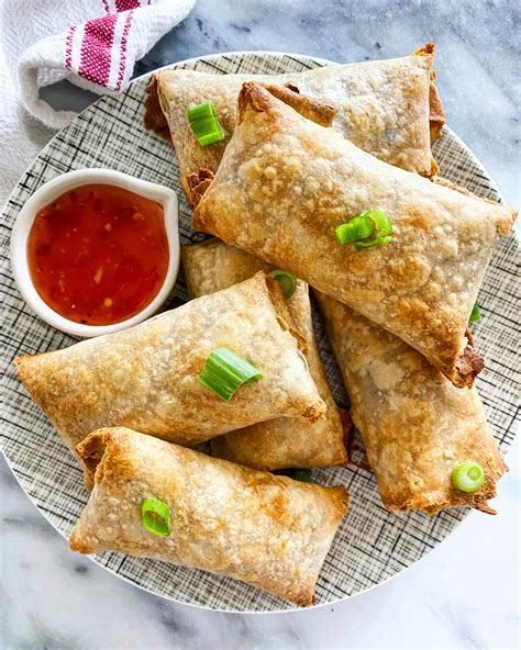 How many sugar are in vegetable egg rolls - calories, carbs, nutrition