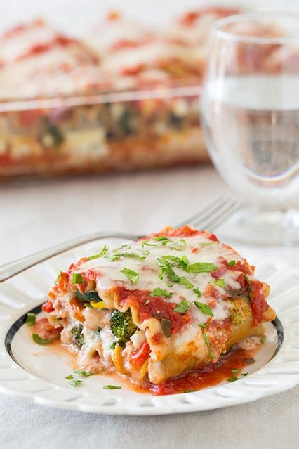 How many sugar are in vegetable lasagna rollups - calories, carbs, nutrition