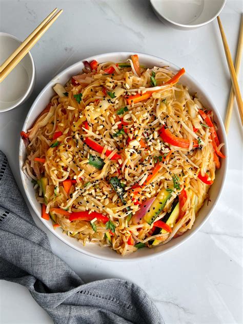 How many sugar are in vegetable pad thai - calories, carbs, nutrition