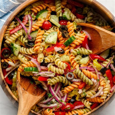 How many sugar are in vegetarian deluxe salad - calories, carbs, nutrition