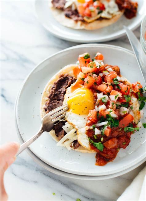 How many sugar are in vegetarian huevos rancheros - calories, carbs, nutrition