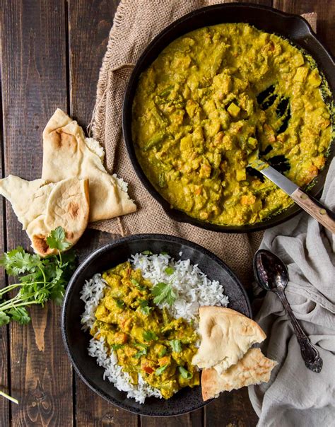 How many sugar are in vegetarian korma with rice and naan - calories, carbs, nutrition