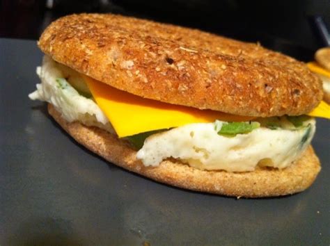 How many sugar are in veggie egg white flatbread sandwich - calories, carbs, nutrition