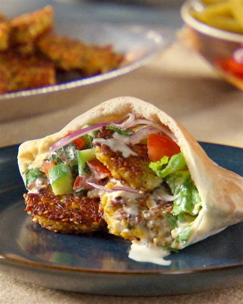 How many sugar are in veggie falafel sandwich - calories, carbs, nutrition