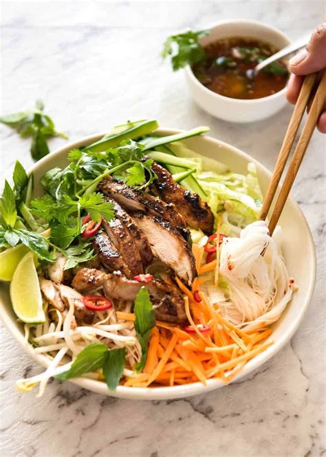 How many sugar are in vietnamese chicken & pork banh mi combo - calories, carbs, nutrition