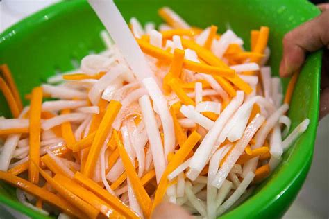 How many sugar are in vietnamese daikon and carrot slaw - calories, carbs, nutrition