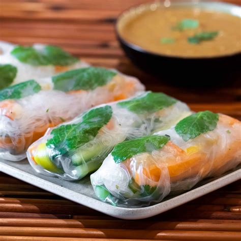 How many sugar are in vietnamese shrimp spring roll - calories, carbs, nutrition