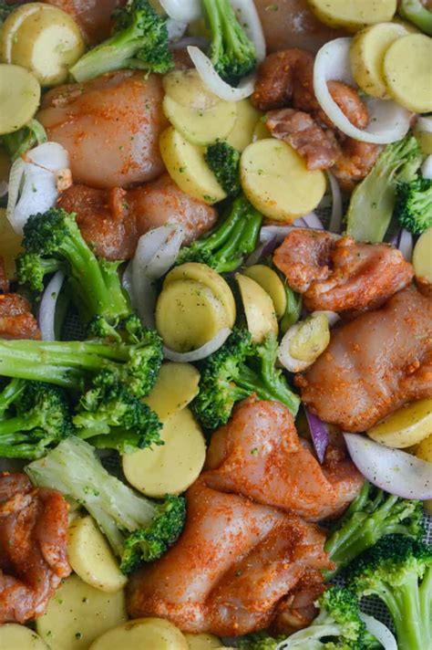 How many sugar are in vw-artichoke chicken, with steamed red potatoes, broccoli red peppers - calories, carbs, nutrition