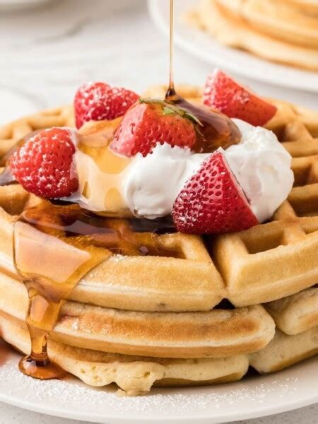 How many sugar are in waffles french with strawberry - calories, carbs, nutrition