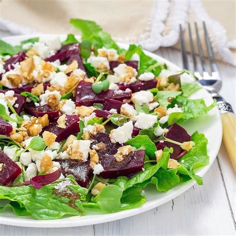 How many sugar are in walnut beet salad with mushroom sword - calories, carbs, nutrition