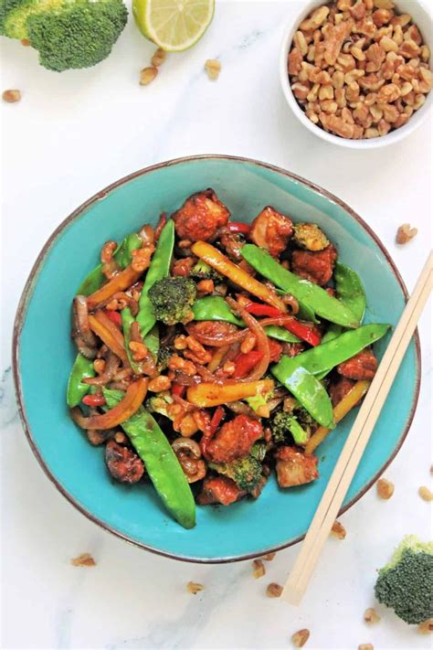 How many sugar are in walnut chicken stir fry - calories, carbs, nutrition