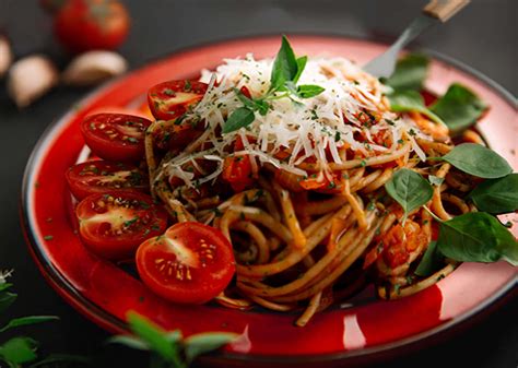 How many sugar are in wheat pasta with tomato and basil - calories, carbs, nutrition