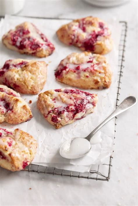 How many sugar are in white chocolate raspberry scone - calories, carbs, nutrition