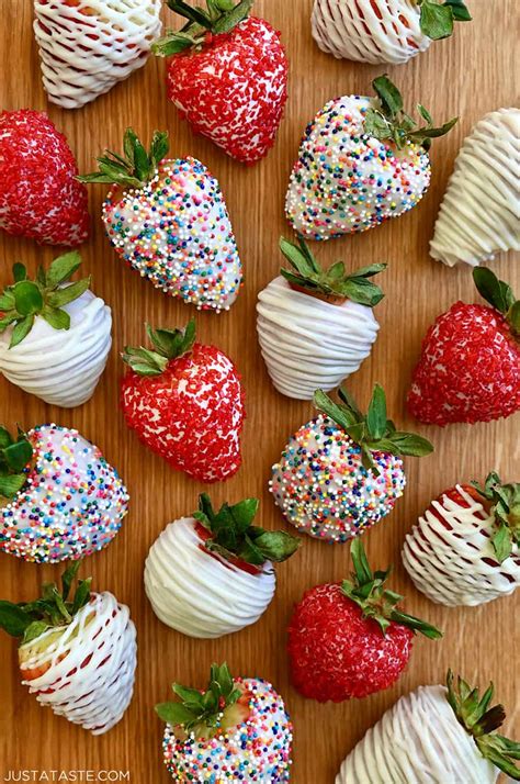 How many sugar are in white chocolate strawberry - calories, carbs, nutrition