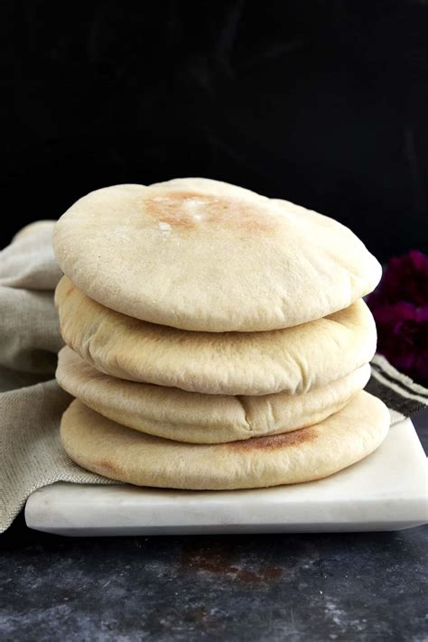 How many sugar are in white pita bread (62266.1) - calories, carbs, nutrition