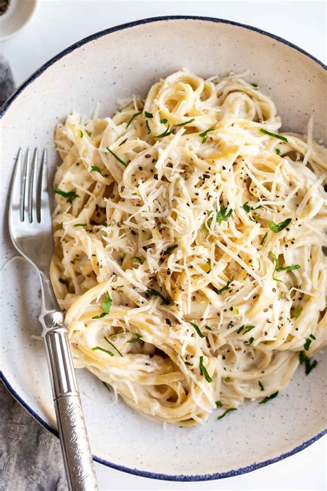 How many sugar are in white turkey in cream sauce with pasta - calories, carbs, nutrition