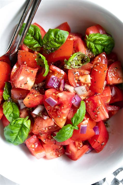 How many sugar are in whole+sum tomato and basil salad - calories, carbs, nutrition