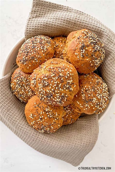 How many sugar are in whole wheat hamburger bun (62312.1) - calories, carbs, nutrition