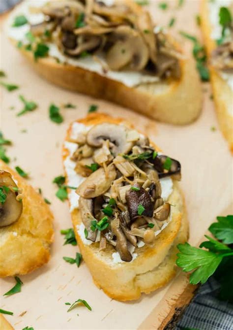 How many sugar are in wild mushroom crostini - calories, carbs, nutrition