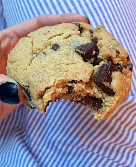 How many sugar are in xl chocolate chip cookie - calories, carbs, nutrition