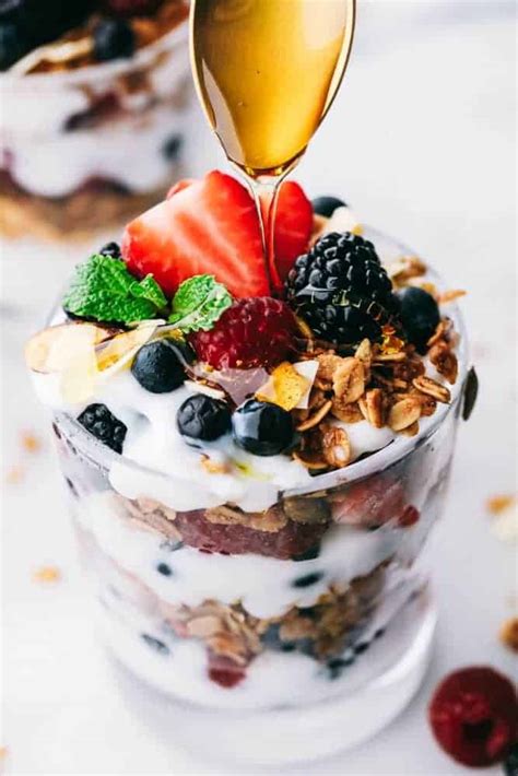 How many sugar are in yogurt parfait-small - calories, carbs, nutrition