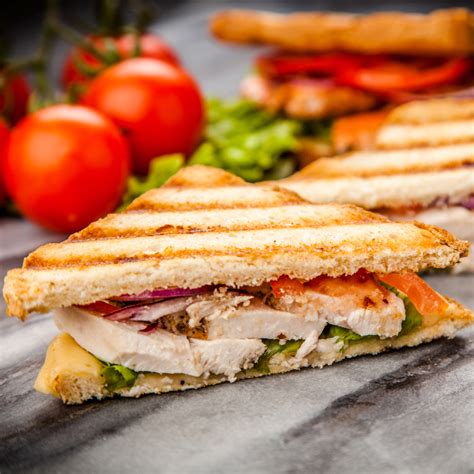 How many sugar are in your health your way grilled chicken sandwich - calories, carbs, nutrition