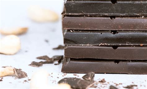 How much fat is in .72 dark chocolate - calories, carbs, nutrition