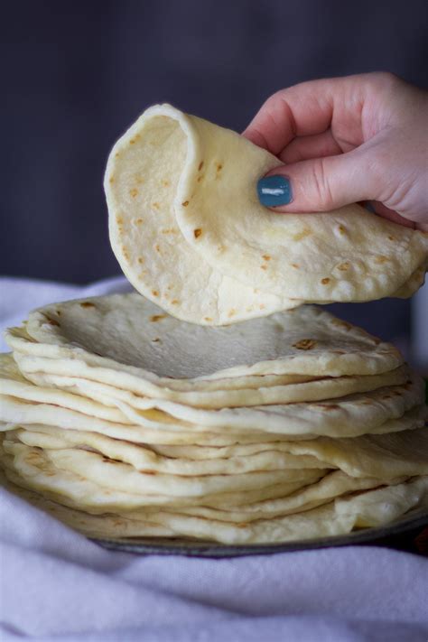 How much fat is in 100% handmade flour tortilla - calories, carbs, nutrition