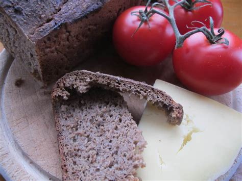 How much fat is in 100% rye bread - calories, carbs, nutrition