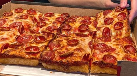 How much fat is in 8 corner pizza - calories, carbs, nutrition