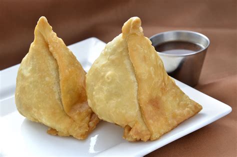 How much fat is in 8 indian samosas - calories, carbs, nutrition