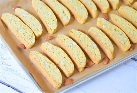 How much fat is in almond biscotti - calories, carbs, nutrition