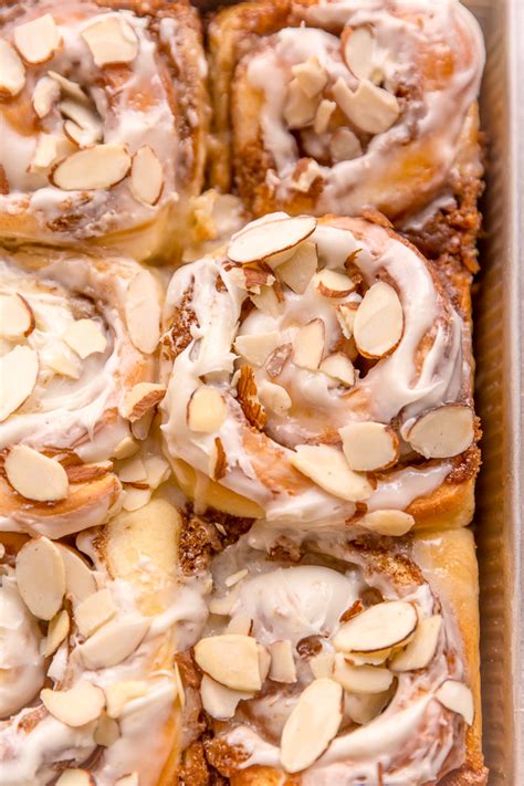 How much fat is in almond cinnamon roll, with frosting - calories, carbs, nutrition