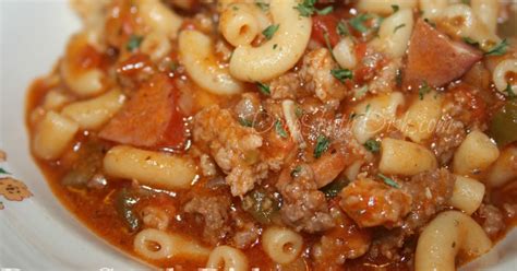 How much fat is in andouille sausage goulash - calories, carbs, nutrition