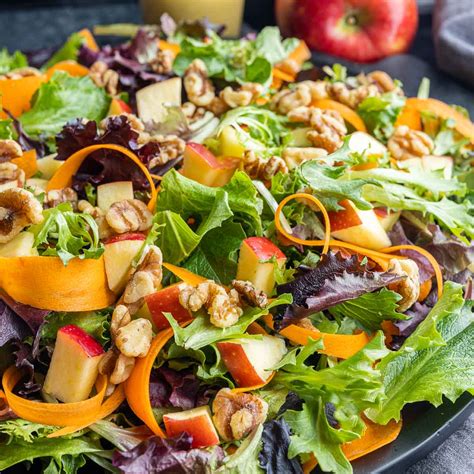 How much fat is in apple, fresh herb and walnut salad - calories, carbs, nutrition