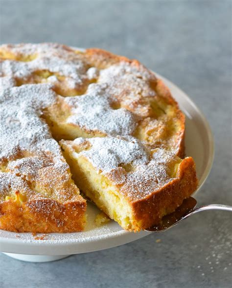 How much fat is in apple cake - calories, carbs, nutrition