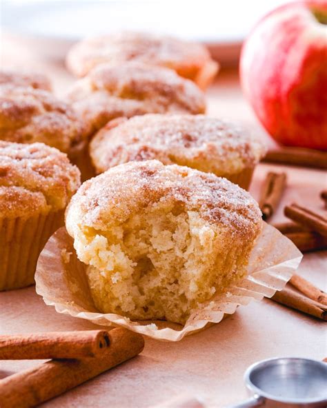 How much fat is in apple cinnamon muffin - calories, carbs, nutrition