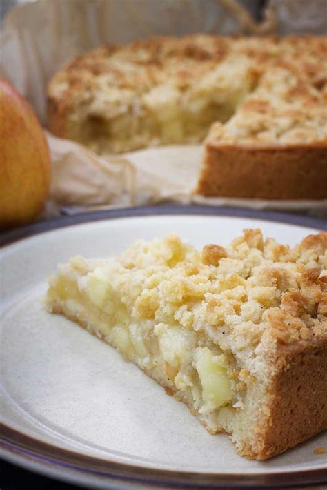 How much fat is in apple cinnamon streusel cake - calories, carbs, nutrition