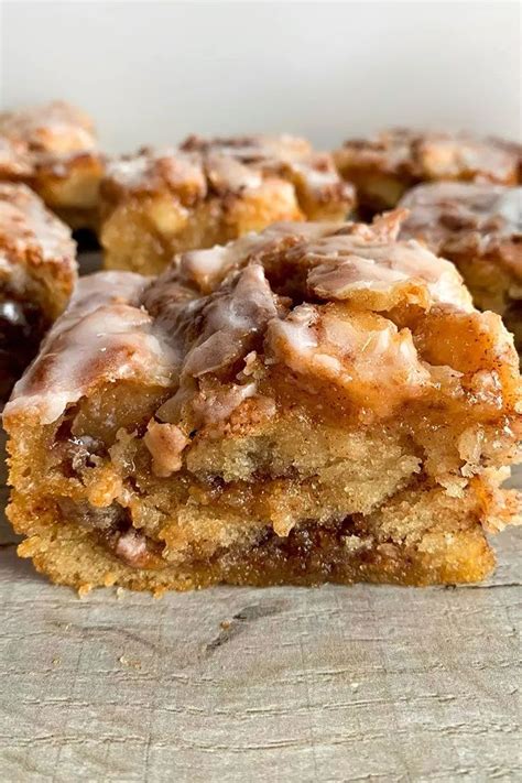 How much fat is in apple cinnamon swirl - calories, carbs, nutrition