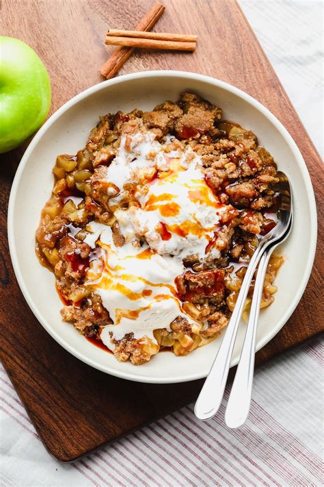 How much fat is in apple crumble - calories, carbs, nutrition