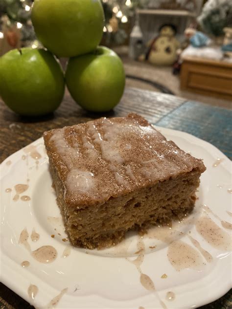 How much fat is in apple spice cake - calories, carbs, nutrition