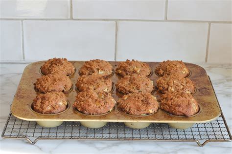 How much fat is in apple spice muffins - calories, carbs, nutrition