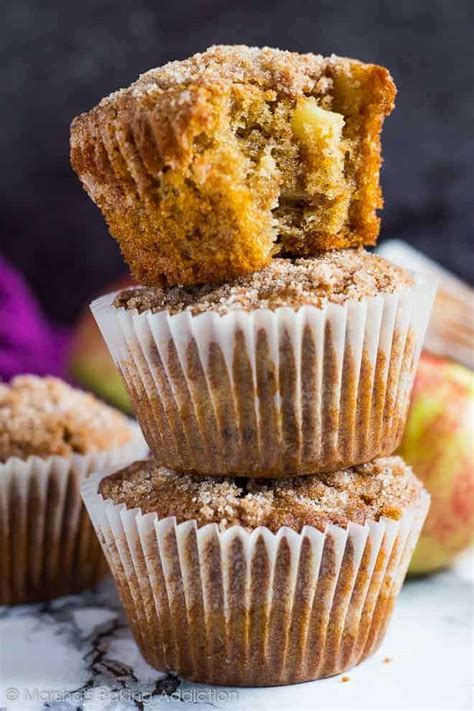 How much fat is in apple streusel muffin - calories, carbs, nutrition