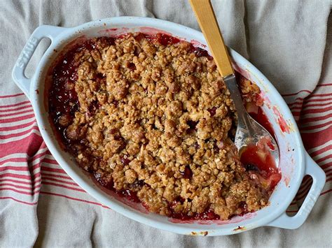 How much fat is in apple-cranberry crisp - calories, carbs, nutrition