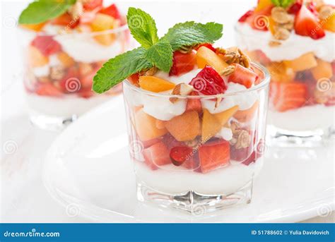 How much fat is in apricot whip with berries - calories, carbs, nutrition