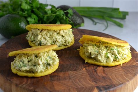 How much fat is in arepa chicken & egg - calories, carbs, nutrition