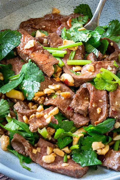 How much fat is in asian steak salad (medium) - calories, carbs, nutrition