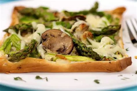 How much fat is in asparagus, mushroom and cheese flatbread - calories, carbs, nutrition