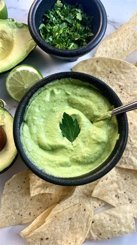 How much fat is in avocado crema - calories, carbs, nutrition